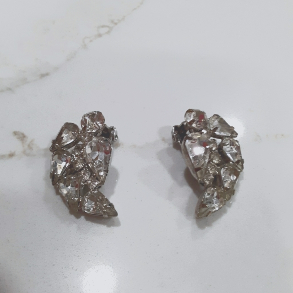 Vintage WIESS Clip On Earrings